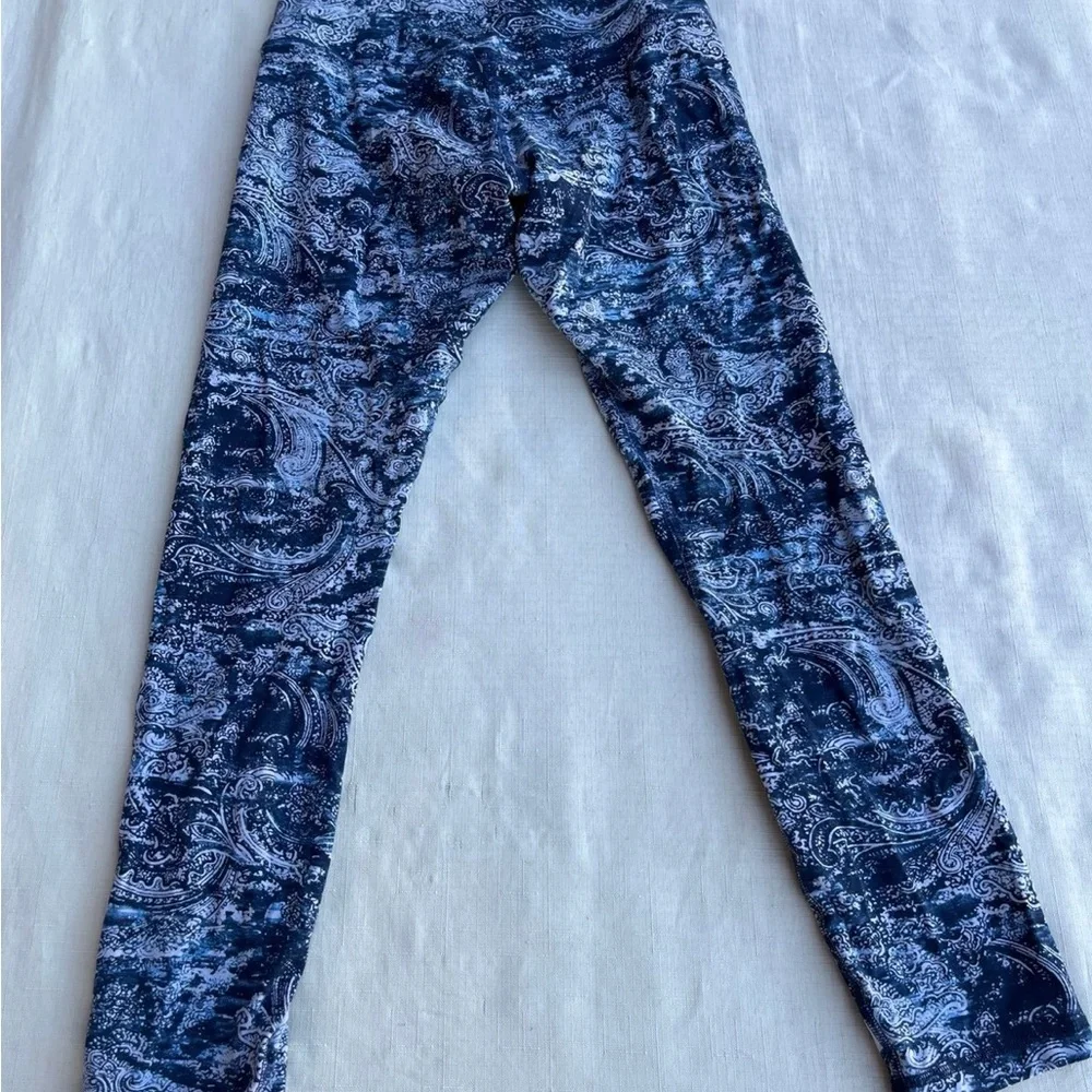 NWT Lululemon size 4 align blue paisley leggings